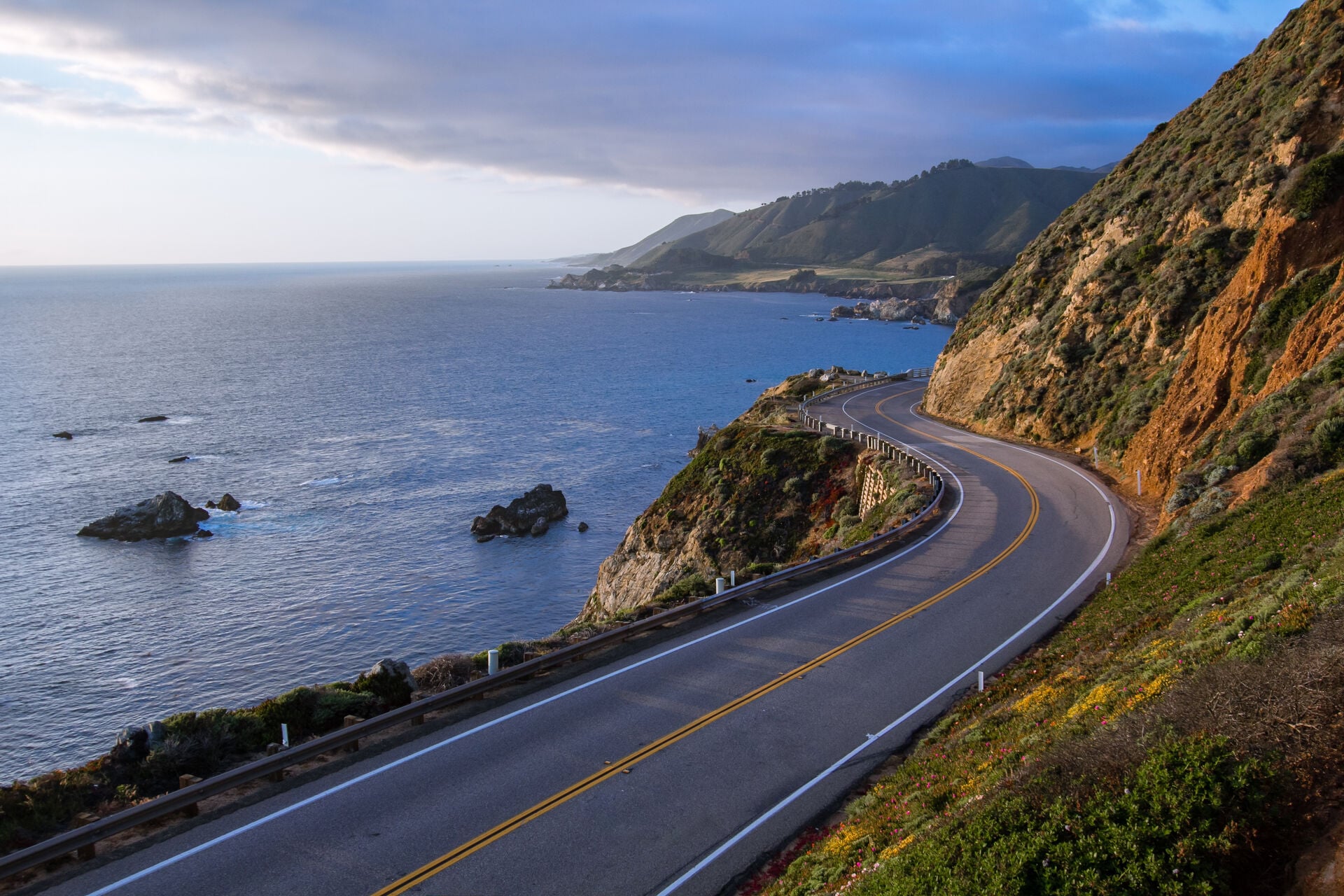 Pacific Coast Highway - Adobe Stock