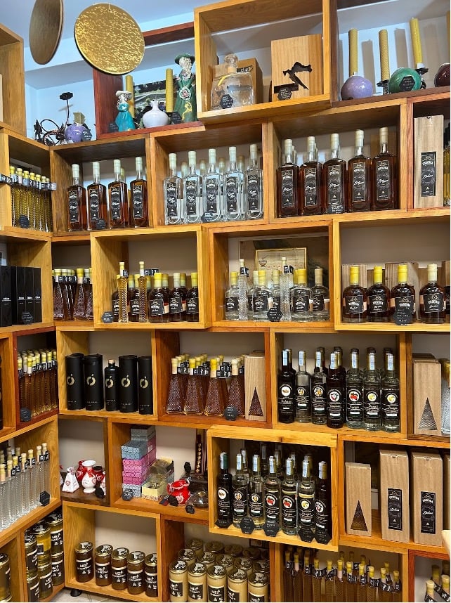 Pčeclia-A-Art Split, a local shop inside Diocletian’s Palace.