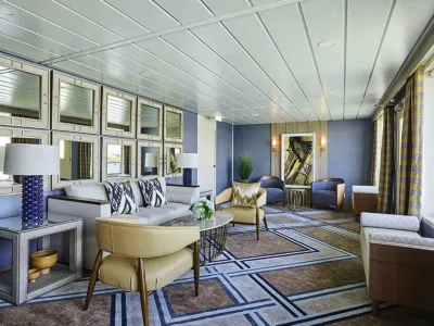 ALC__American_Harmony__Midship_Lounge