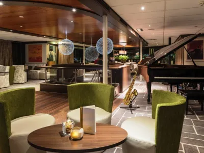 MS Amadeus Diamond - Entertainment