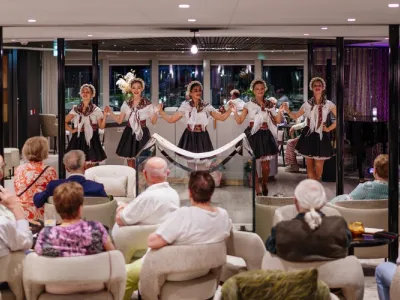 MS Amadeus Brilliant - Entertainment