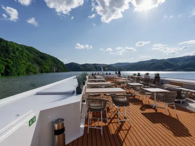 Amadeus Nova - Entertainment