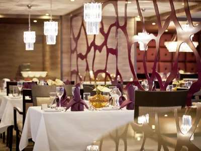 AMADEUS_Silver_II_Panorama_Restaurant_1___Lueftner_Cruises_Amadeusl