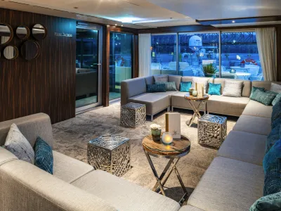 AMADEUS_Star_Panorama_Bar___Lueftner_Cruises_Amadeus