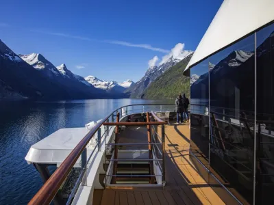 World Voyager - Entertainment