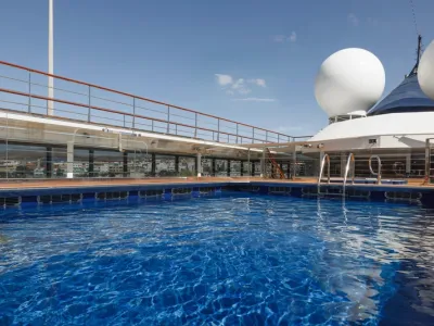 World Traveller - Entertainment