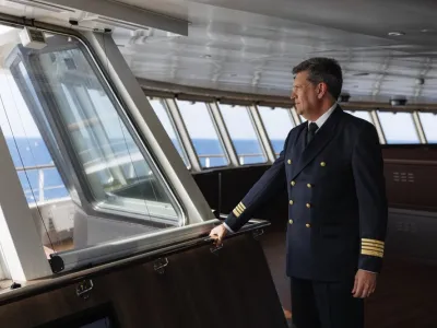 World Traveller - Entertainment