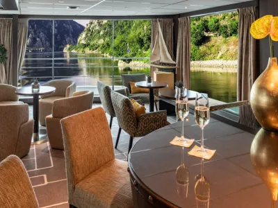 MS Amadeus Brilliant - Entertainment