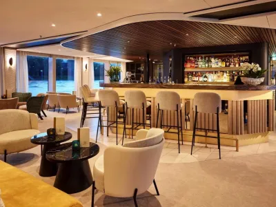 Amadeus_River_Cruises__Amadeus_Amara__Panorama_Bar