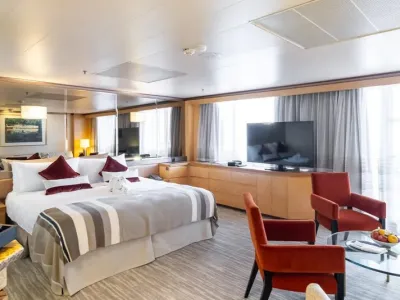 Ambassador_Cruise_Line_Renaissance_Suites_LR
