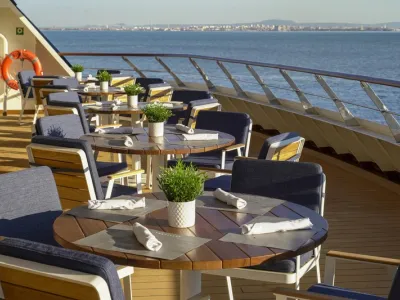 World Voyager - Dining