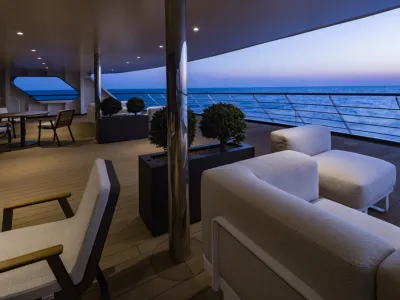 World Voyager - Entertainment