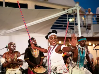 Azamara Quest - Entertainment