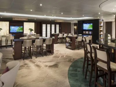 Azamara Onward - Entertainment