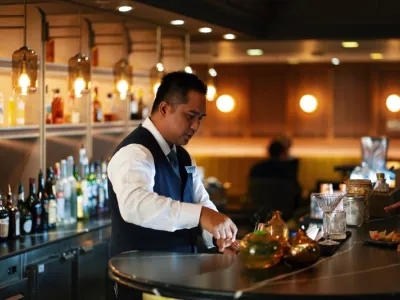 Azamara Onward - Entertainment