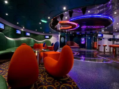 Carnival Glory - Kids & Teens