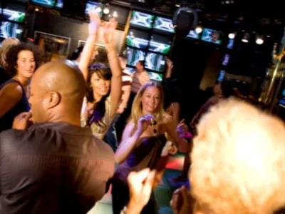 Carnival Miracle - Entertainment