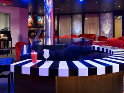 Carnival Luminosa - Entertainment