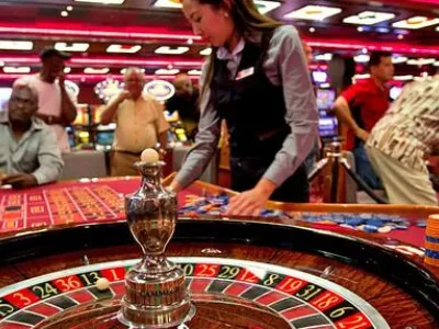 Carnival Luminosa - Entertainment