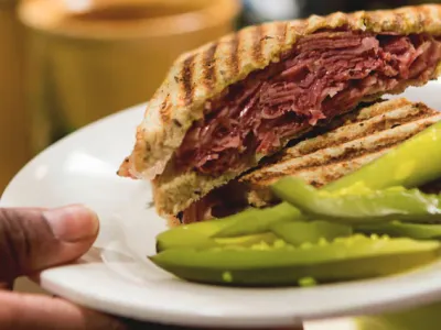 Carnival_Cruise_Line_The_Carnival_Deli_2