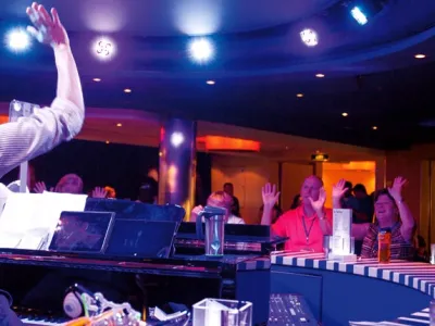 Carnival_Cruise_Lines_Piano_Bar