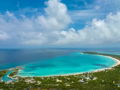 Carnival_Cruises_-_Half_Moon_Cay_0__Credit._Boldman_Media