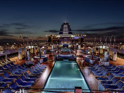 Celebrity_Cruises__Celebrity_Millenium__Pool_Deck_1
