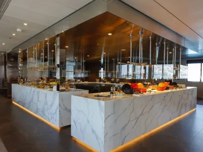 Emerald Azzurra - Dining