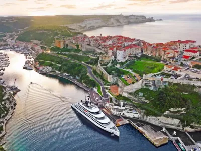 Emerald Azzurra - Enrichment