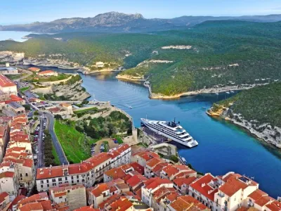 Emerald Azzurra - Enrichment