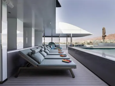 Emerald Azzurra - Entertainment