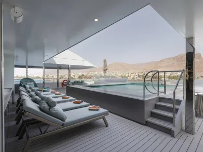 Emerald Azzurra - Entertainment