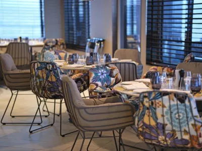 Emerald Azzurra - Dining