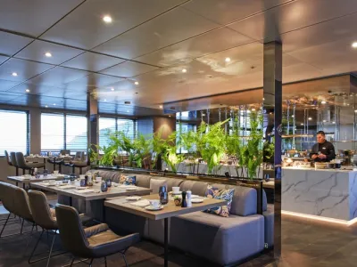 Emerald Azzurra - Dining