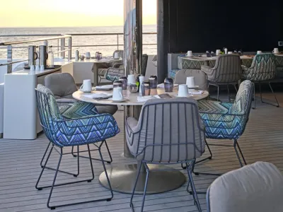 Emerald Azzurra - Dining