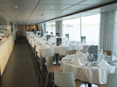 Emerald Star - Dining