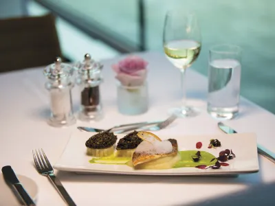 Emerald Star - Dining