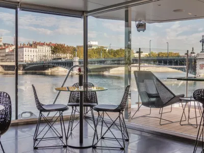 Emerald Liberte - Dining