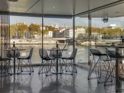 Emerald Liberte - Dining