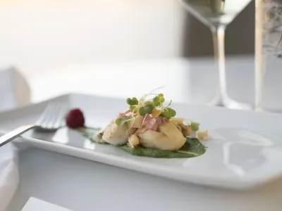 Emerald Radiance - Dining