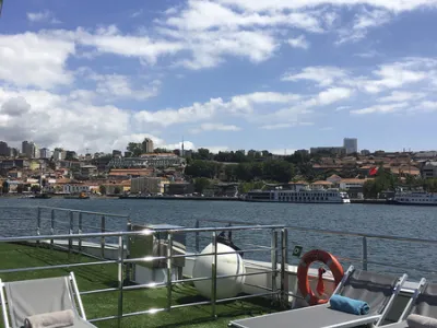 Emerald Radiance - Entertainment