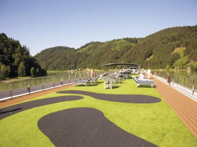 Emerald Star - Entertainment