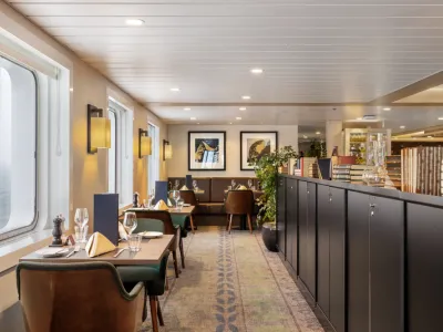 MS Spitsbergen - Dining