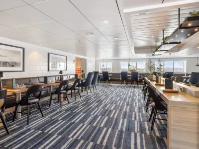 MS Spitsbergen - Dining