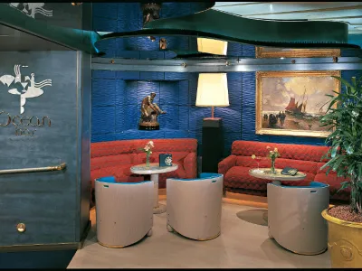 Holland_America_Line_Signature_Class_Ocean_Bar