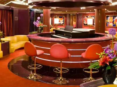 Holland_America_Line_Signature_Class_PianoBar
