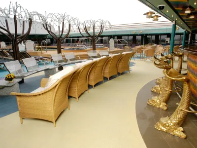 Holland_America_Line_Signature_Class_lido_bar_