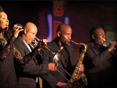 Holland_America_MS_Konigsdam_BB_King