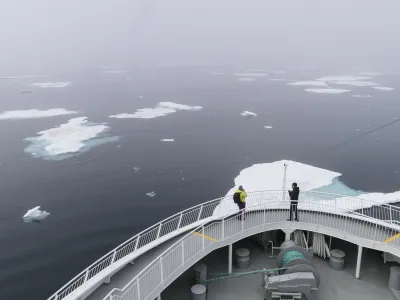 Hurtigruten_-_MS_Spitsbergen_-_Observation_deck