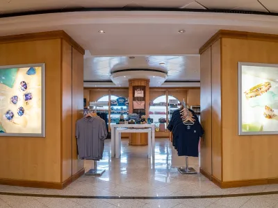 Norwegian Dawn - Entertainment